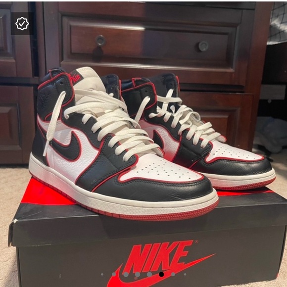 Jordan 1 High Bloodline - Picture 3 of 6